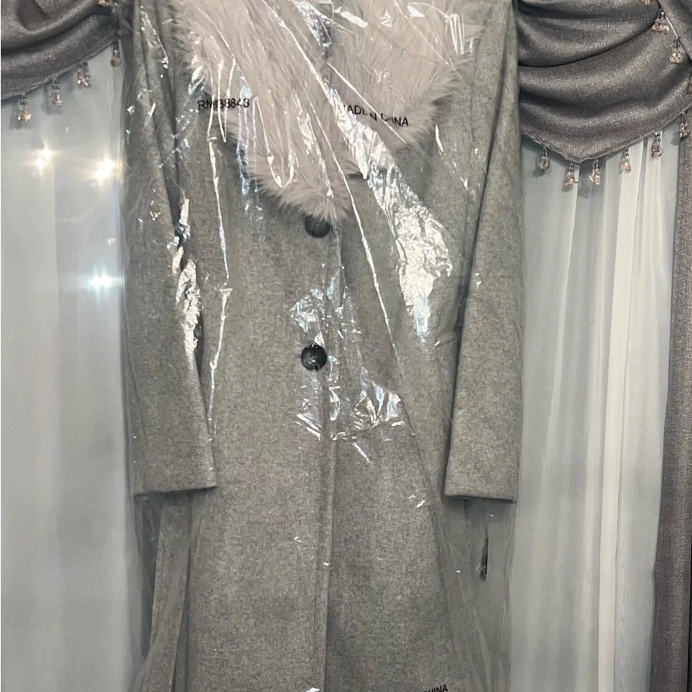 Beautiful Belted Faux Fur Collar Coat by Sam Edelman - Picture 5 of 6